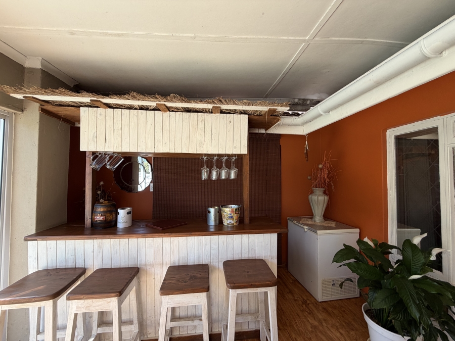 5 Bedroom Property for Sale in Beacon Bay Eastern Cape